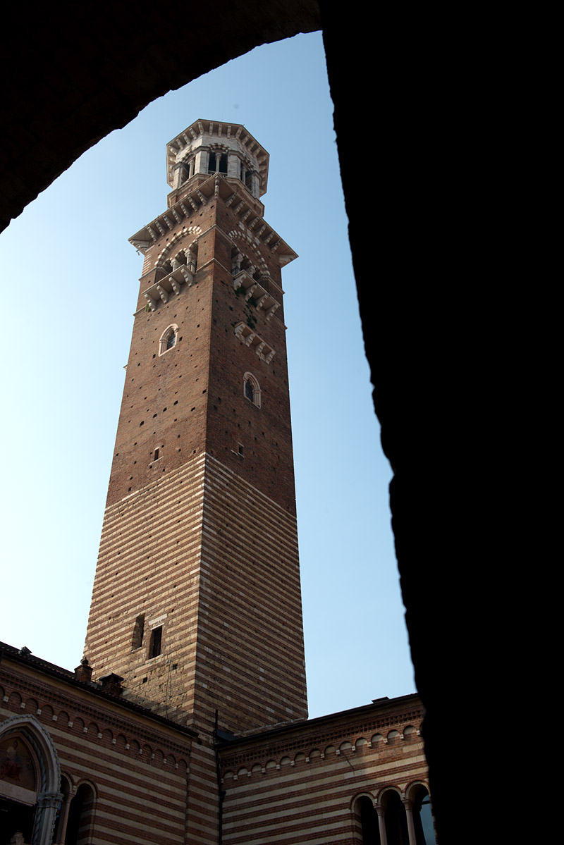 Verona Clock 9