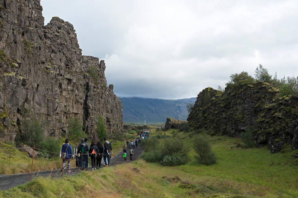 a-thingvellir-chasm