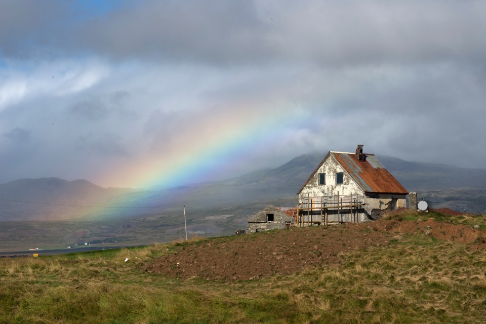 b-a-stykkis-drive-rainbow